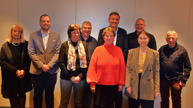 Der neue Vorstand vom CDU-Bezirksvorstand Büsum v. links: Christiane Hamer-Hollmann, Jörn Zimmermann, Gabriele Landberg, Dirk Johannsen, Gudrun Möller, Matthias Kruse, Andra Hansen und Walter Pistorius